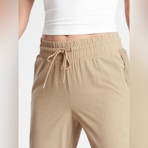 Athleta Brooklyn Textured Joggers tan with white windowpane pattern size 8 - Picture 1 of 8